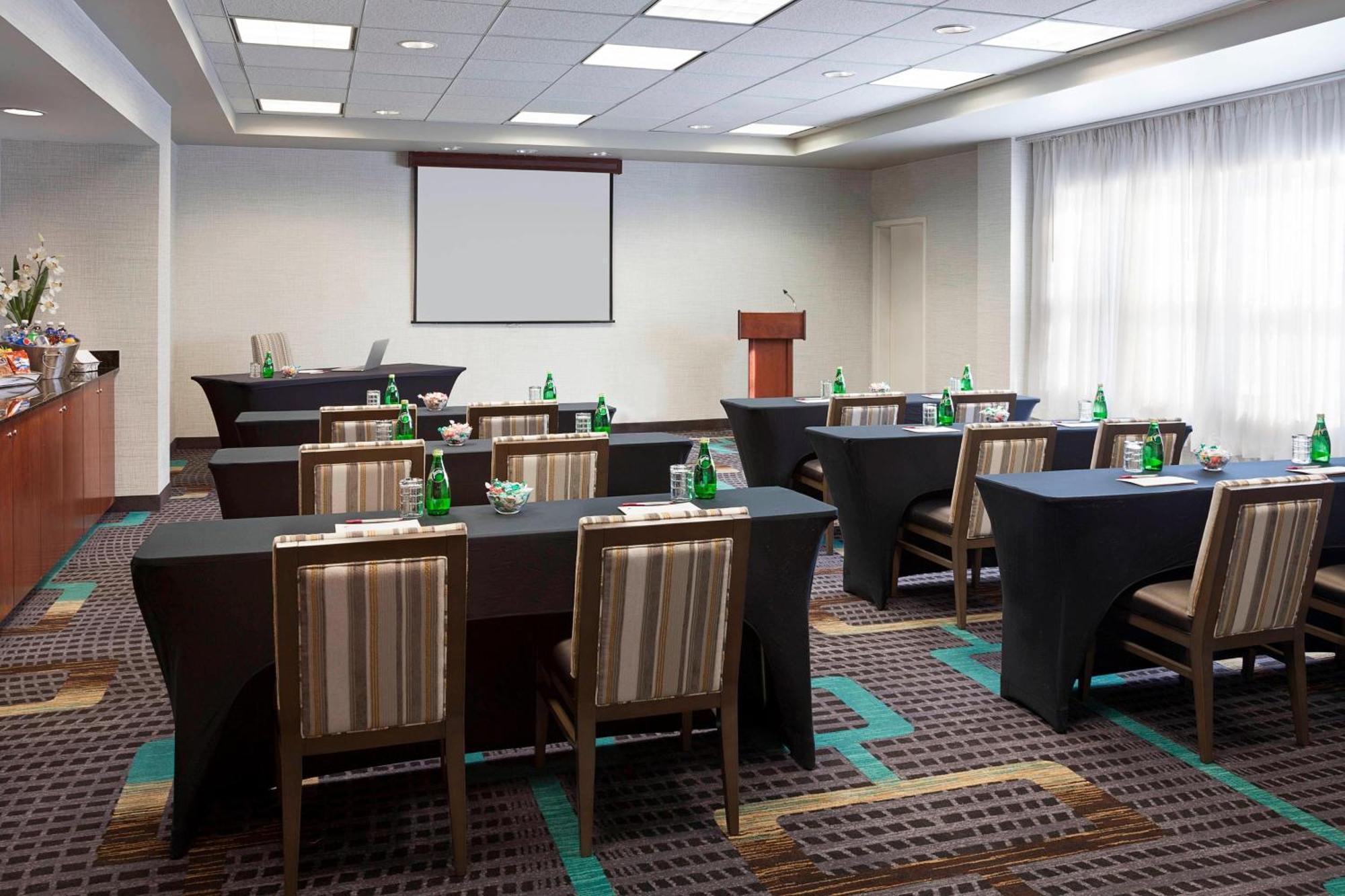 Residence Inn By Marriott Toronto Airport Екстер'єр фото
