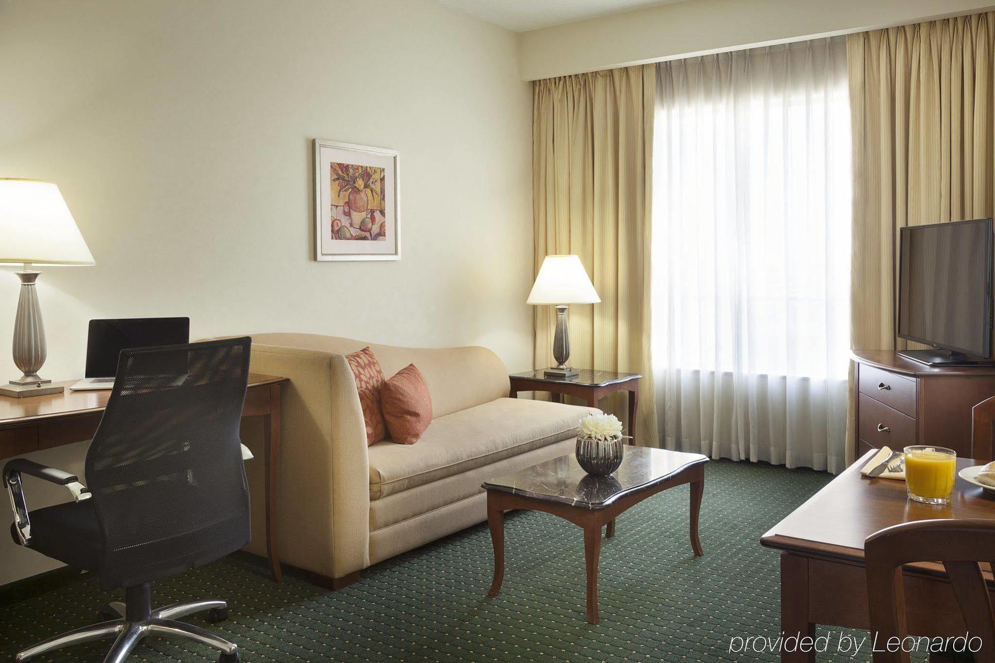 Residence Inn By Marriott Toronto Airport Екстер'єр фото