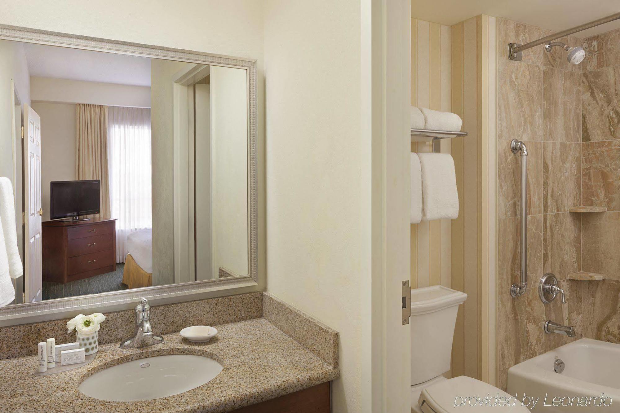 Residence Inn By Marriott Toronto Airport Екстер'єр фото