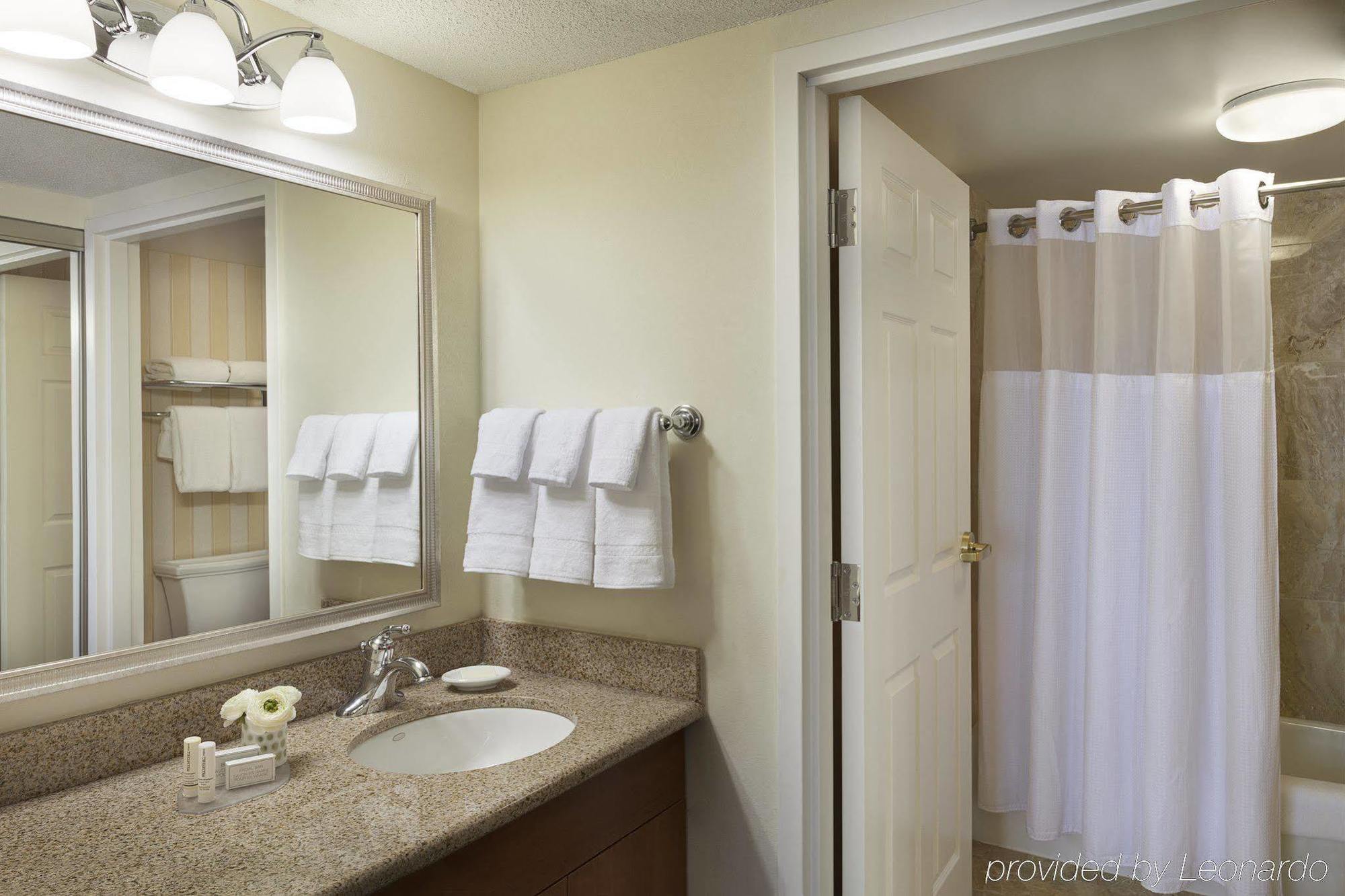 Residence Inn By Marriott Toronto Airport Екстер'єр фото